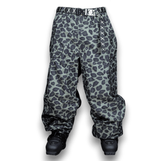 Slacker Baggy Snow Pant 2.0: Green Cheetah
