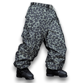 Slacker Baggy Snow Pant 2.0: Green Cheetah