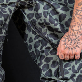 Slacker Baggy Snow Pant 2.0: Green Cheetah