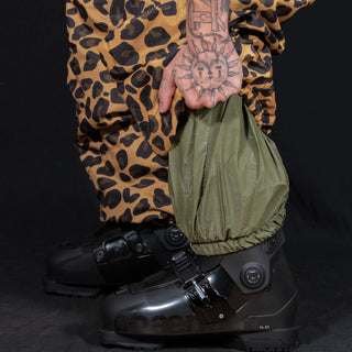 Slacker Baggy Snow Pant 2.0: Yellow Cheetah