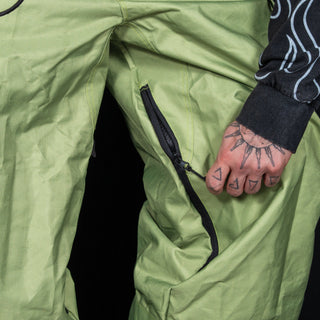 Slacker Baggy Snow Bib: Keylime