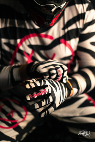 Menace Moto/MTB Gloves 2.0: Zebra - Numbskull